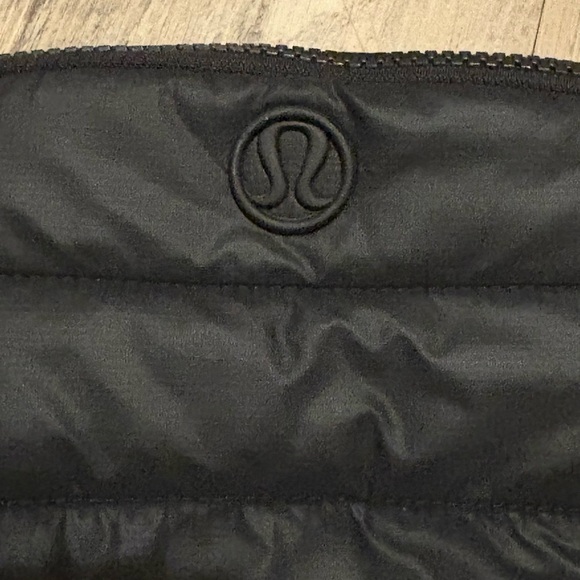 Lululemon Everywhere Belt Bag 1L  Black Wunder Puff - Picture 5 of 5
